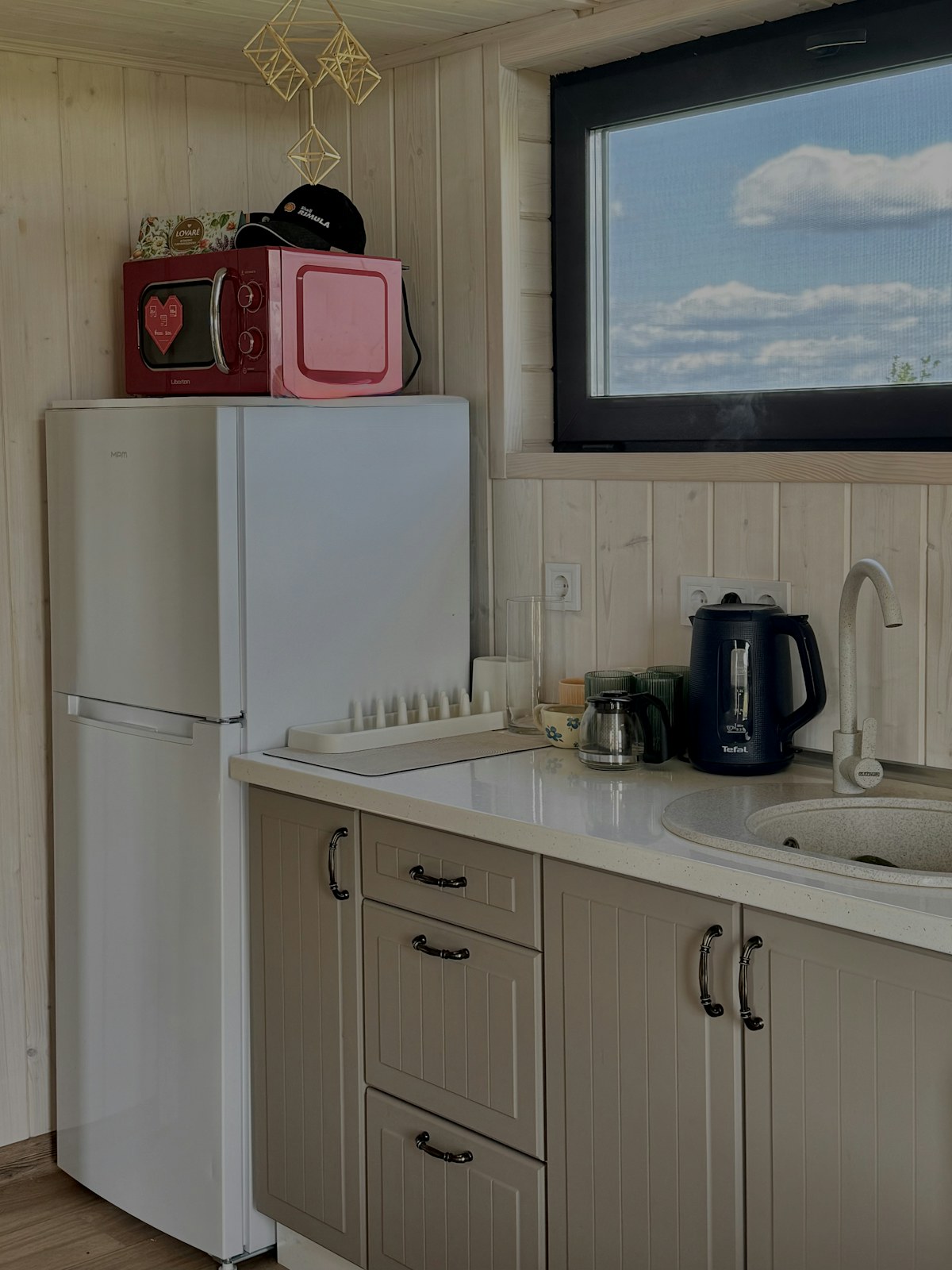 Cozinha compacta em uma casa real, referência de inspiração